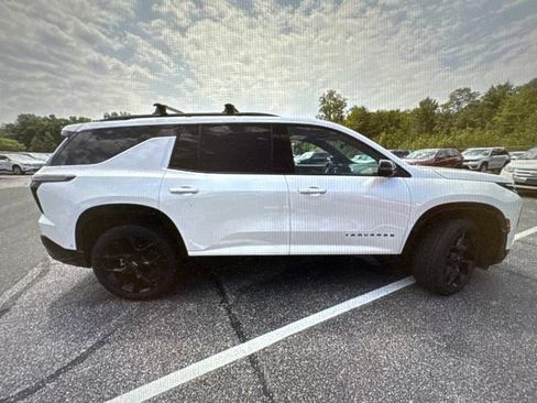 Used 2025 Chevrolet Traverse RS AWD/4WD image 6