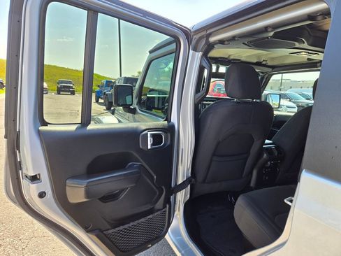 Used 2023 Jeep Gladiator Sport AWD/4WD image 30