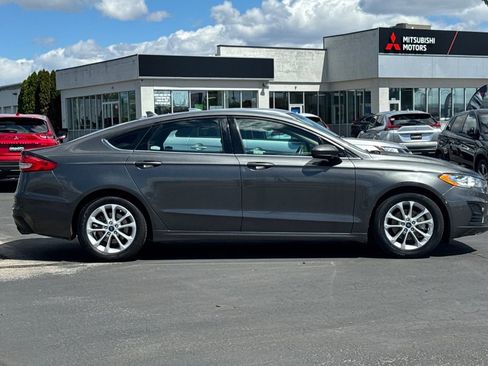 Used 2019 Ford Fusion SE FWD image 3