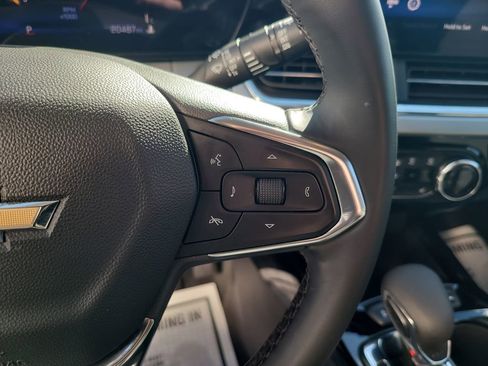 Used 2025 Chevrolet Trax LT w/ LT Convenience Package image 14