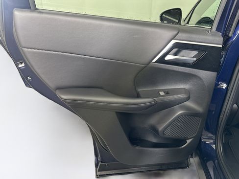 Used 2024 Mitsubishi Outlander SE image 27