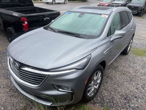 Used 2023 Buick Enclave Premium w/ Experience Buick Package FWD image 3