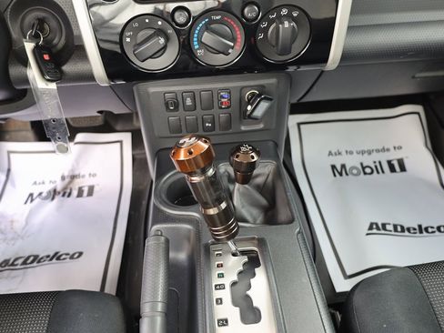 Used 2007 Toyota FJ Cruiser Base image 16