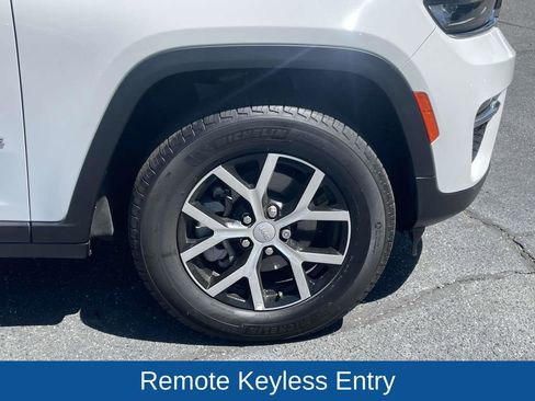 Certified 2025 Jeep Grand Cherokee Limited AWD/4WD image 11