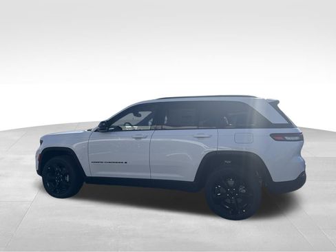New 2025 Jeep Grand Cherokee Altitude image 5