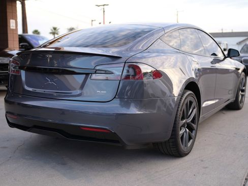 Used 2021 Tesla Model S Plaid image 9