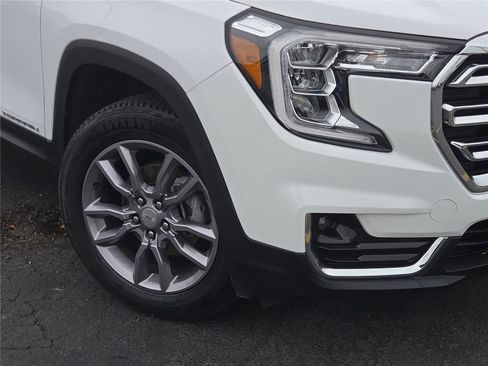 Used 2023 GMC Terrain SLT image 3