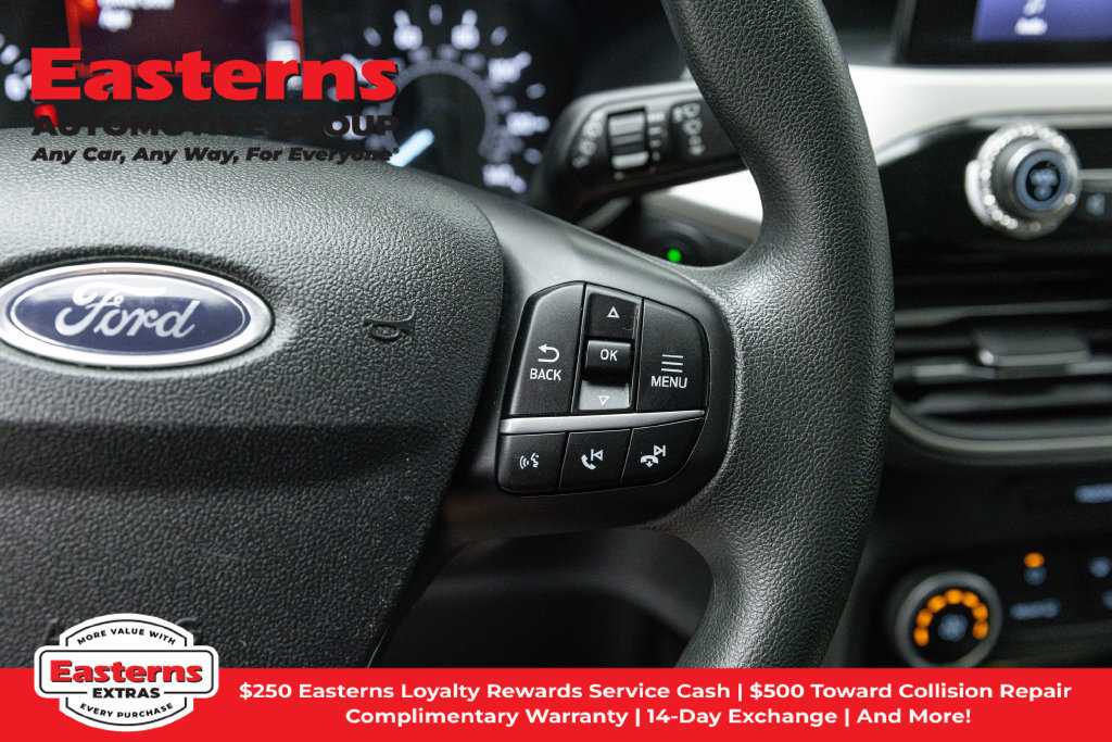 Used 2022 Ford Escape SE FWD image 16