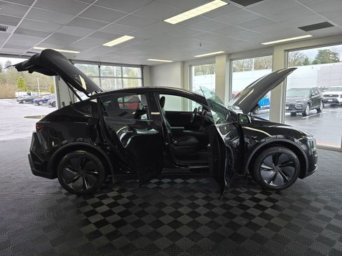 Used 2026 Tesla Model Y Premium image 16