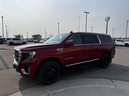 Used 2022 GMC Yukon XL SLT w/ SLT Premium Package AWD/4WD image 2