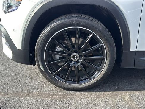 Certified 2023 Mercedes-Benz GLB 250 image 9