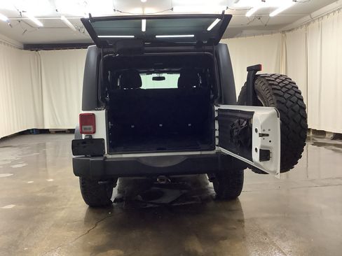 Used 2018 Jeep Wrangler Unlimited Sport S image 12