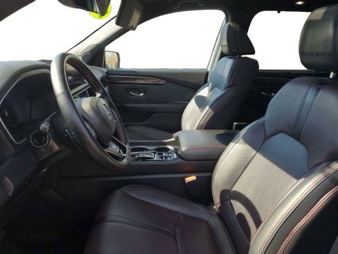 Used 2025 Honda Pilot Black Edition image 7