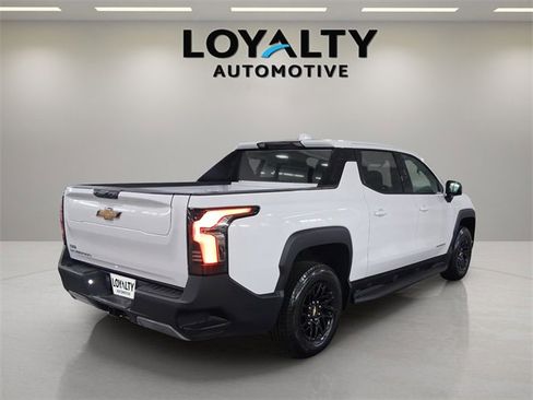 Used 2025 Chevrolet Silverado EV LT image 5