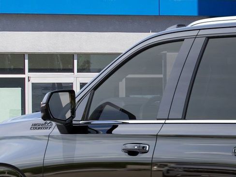 New 2026 Chevrolet Suburban High Country AWD/4WD image 13