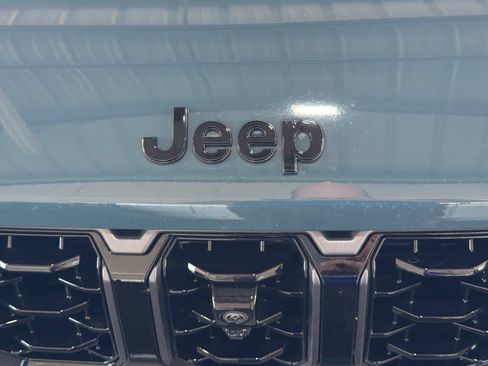 Used 2026 Jeep Grand Cherokee Summit w/ Obsidian Package AWD/4WD image 34