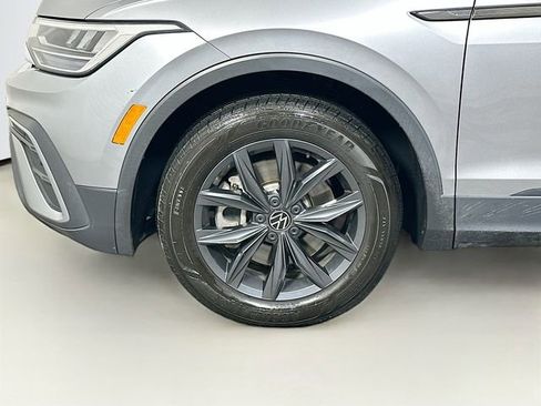 Used 2023 Volkswagen Tiguan SE AWD/4WD image 33