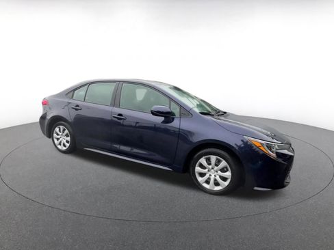 Used 2025 Toyota Corolla LE image 2