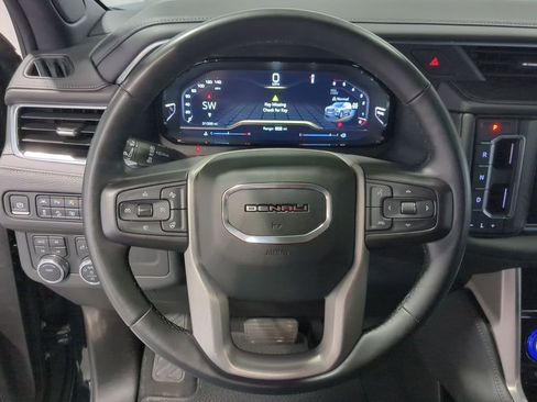 Used 2023 GMC Yukon XL Denali AWD/4WD image 23