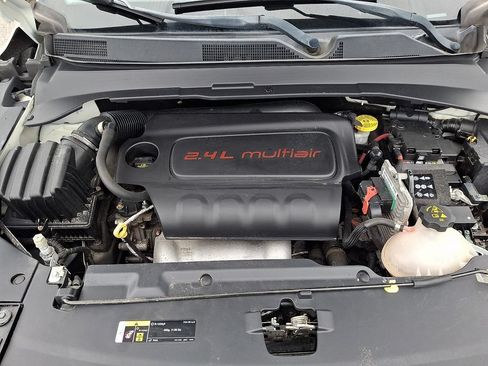 Used 2018 Jeep Compass Latitude w/ Popular Equipment Group FWD image 28