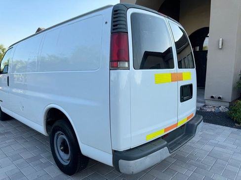 Used 2000 Chevrolet Express 2500 RWD image 4