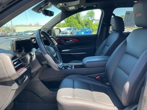 Used 2025 Chevrolet Traverse Z71 w/ Enhanced Driving Package AWD/4WD image 2