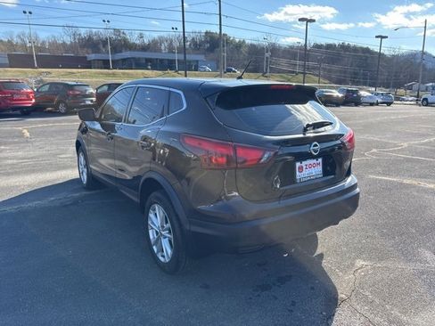 Used 2018 Nissan Rogue Sport S image 6