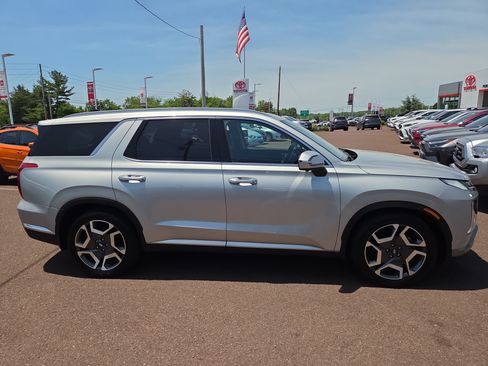 Used 2023 Hyundai Palisade Limited AWD/4WD image 2