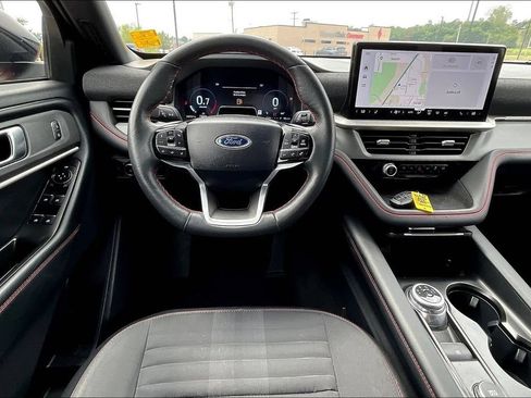 Used 2025 Ford Explorer ST-Line w/ ST-Line Street Pack AWD/4WD image 6
