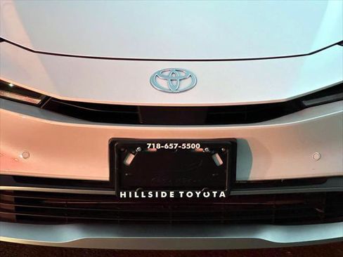 Used 2024 Toyota Prius Prime SE image 7