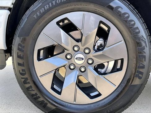 Used 2025 Ford F150 STX w/ Equipment Group 200A RWD image 11