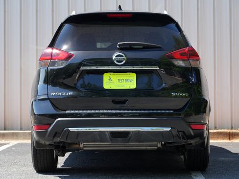 Used 2018 Nissan Rogue SV w/ Premium Package AWD/4WD image 9