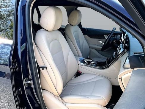 Used 2018 Mercedes-Benz GLC 300 4MATIC image 32