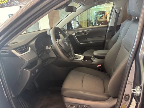 Used 2025 Toyota RAV4 XLE AWD/4WD image 12