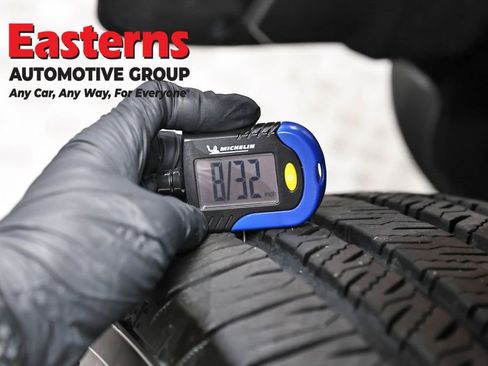 Used 2025 Jeep Wrangler Unlimited Sahara AWD/4WD image 27