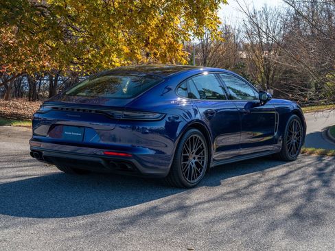 Certified 2023 Porsche Panamera Platinum Edition image 7