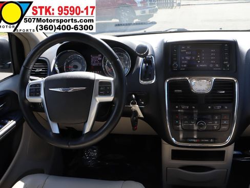 Used 2013 Chrysler Town & Country Touring FWD image 19