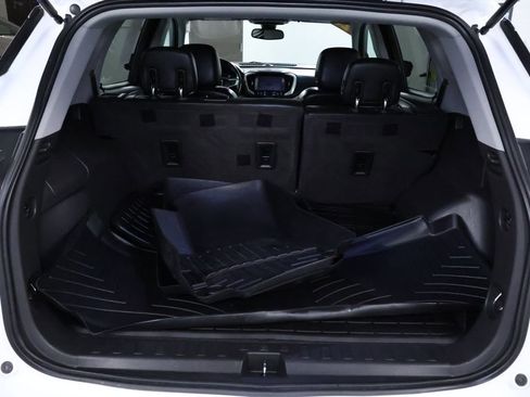 Used 2020 GMC Terrain SLT image 17