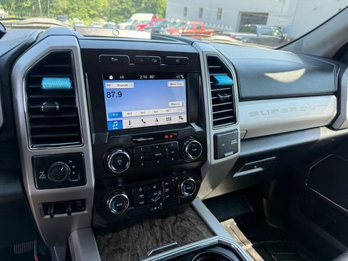 Used 2019 Ford F250 Lariat w/ Chrome Package AWD/4WD image 29