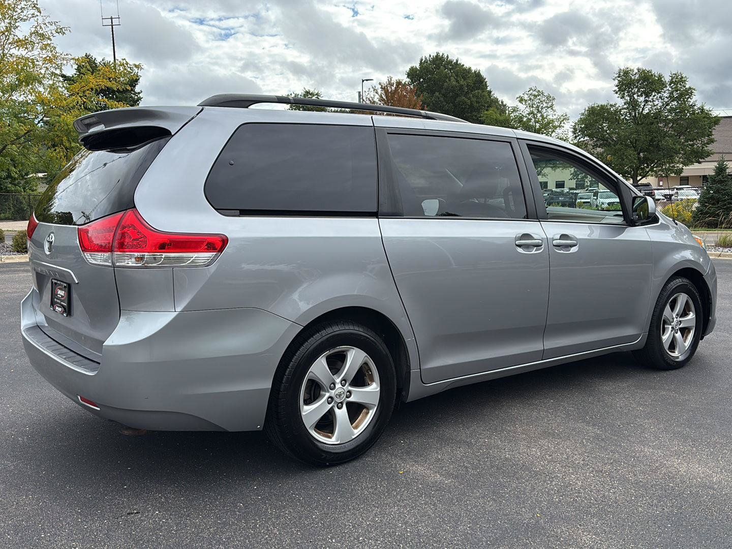 Used 2011 Toyota Sienna LE w/ Towing Pkg FWD image 10