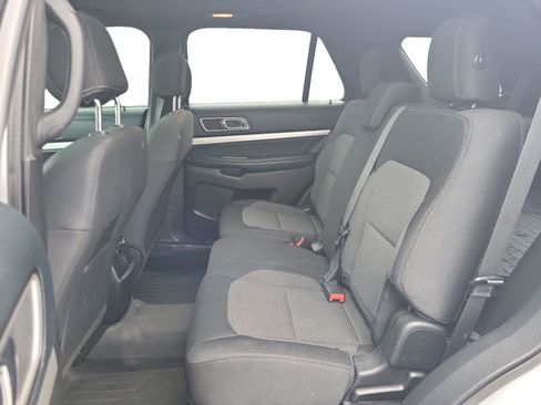 Used 2016 Ford Explorer XLT w/ Equipment Group 201A image 21