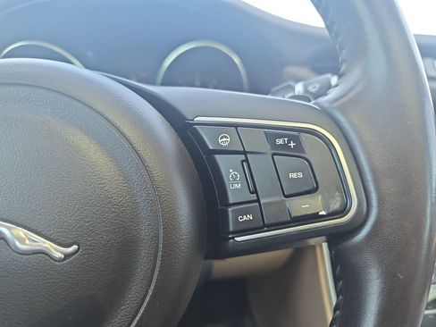 Used 2017 Jaguar XF Prestige RWD image 18