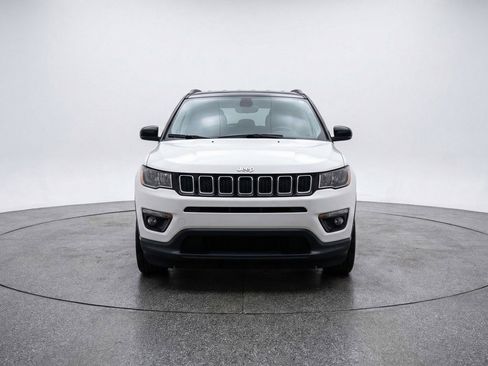 Used 2025 Jeep Compass Limited AWD/4WD image 2