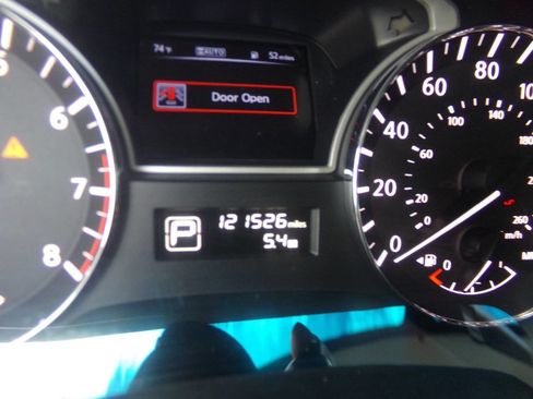 Used 2015 Nissan Pathfinder S AWD/4WD image 18