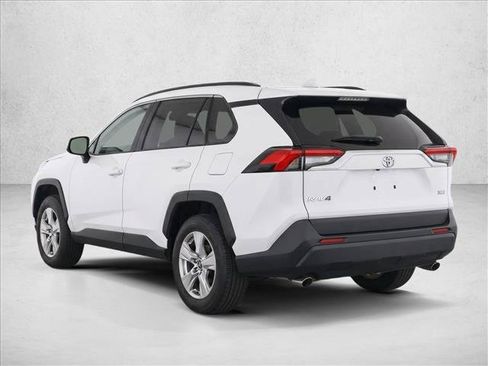 Used 2021 Toyota RAV4 XLE w/ Convenience Package FWD image 5