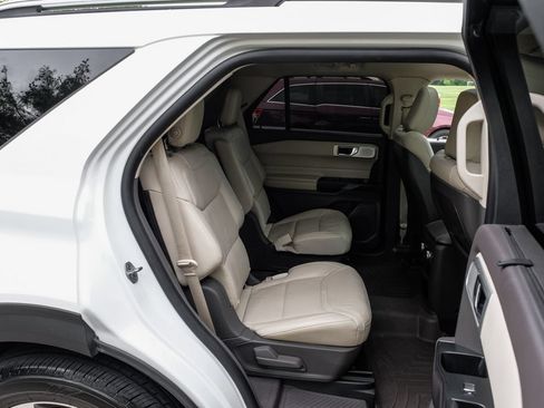 Used 2020 Ford Explorer Platinum w/ Premium Technology Package AWD/4WD image 42
