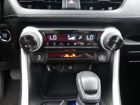 Used 2025 Toyota RAV4 XLE image 9