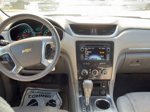 Used 2017 Chevrolet Traverse LT image 9