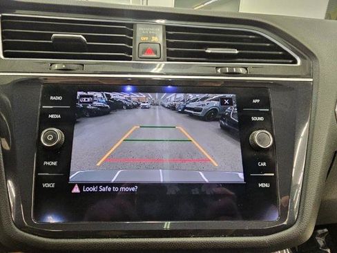 Used 2021 Volkswagen Tiguan SE AWD/4WD image 17