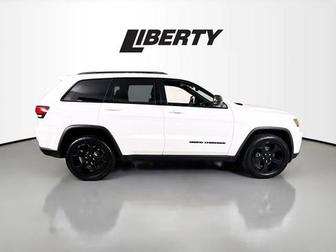 Used 2019 Jeep Grand Cherokee Laredo image 8